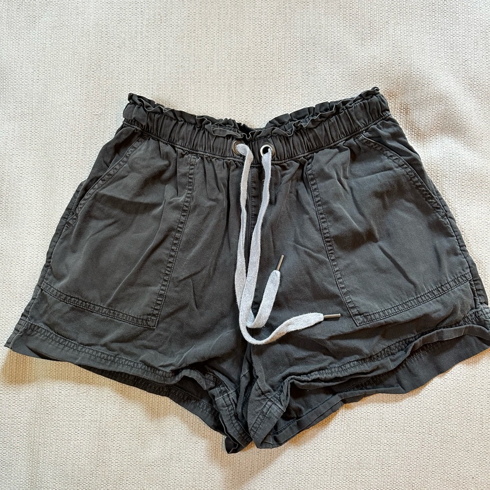 Aerie paper bag high waisted short, size small